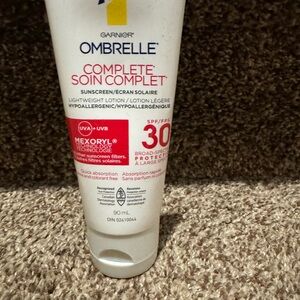 Garnier lightweight  Suncare SPF 30 Sunscreen